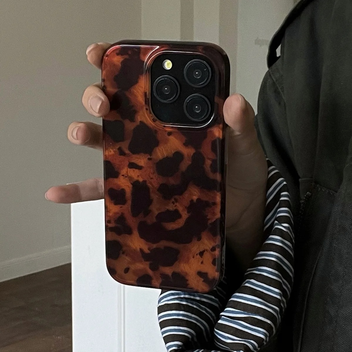 Retro Amber Texture Laser Phon - Phone Accessories To Sell recension och pris